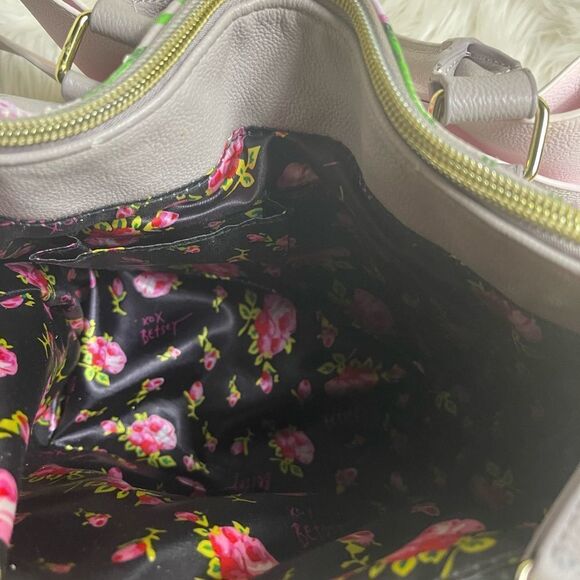 Betsey Johnson Synthetic Satchel/shoulder bag Floral&Pearl large pink bow accent - Picture 9 of 12